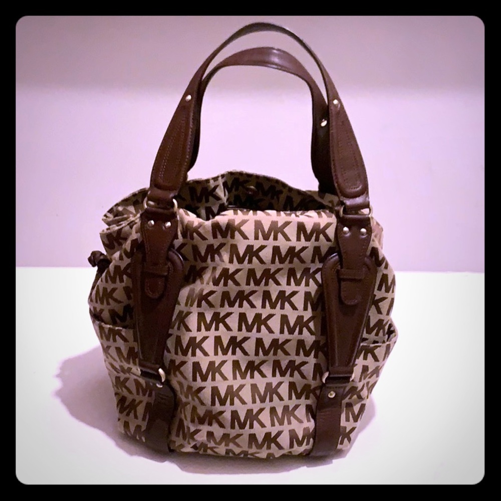 Large signature print Michael Kors bag...AUTHENTIC